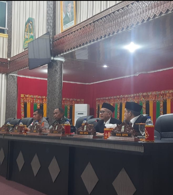 Pembahasan APBK Mandek, Bupati Enggan Masuk Ruangan
