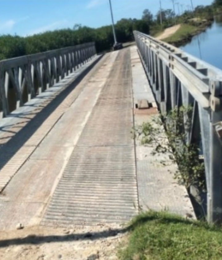 Jembatan Kayu Menag Miring, Ancam Nyawa Warga